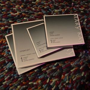 Mary Kay Compact and Compact pro